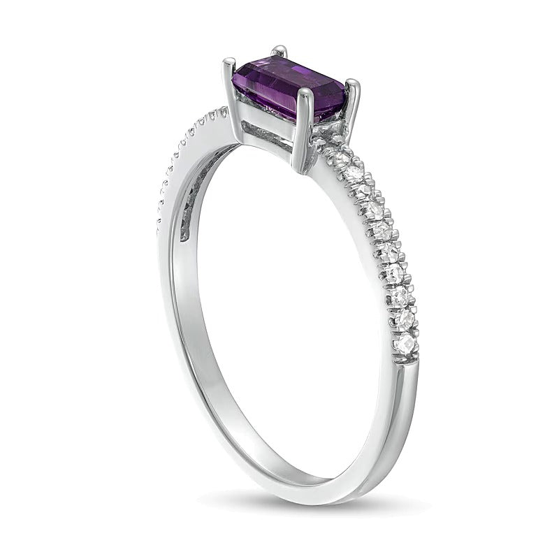 Fashion-Ring mit Baguette-Amethyst und 0,1 ct. Gesamtgewicht Diamanten im Pavé quer gefasst in 10K Weißgold