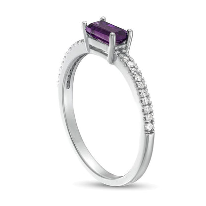 Fashion-Ring mit Baguette-Amethyst und 0,1 ct. Gesamtgewicht Diamanten im Pavé quer gefasst in 10K Weißgold