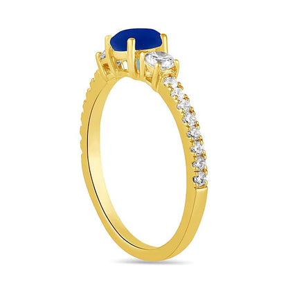 5,0mm blauer Saphir und Labordiamant 0,38 ct. Gesamtgewicht Dreistein-Ring in 14K Gelbgold