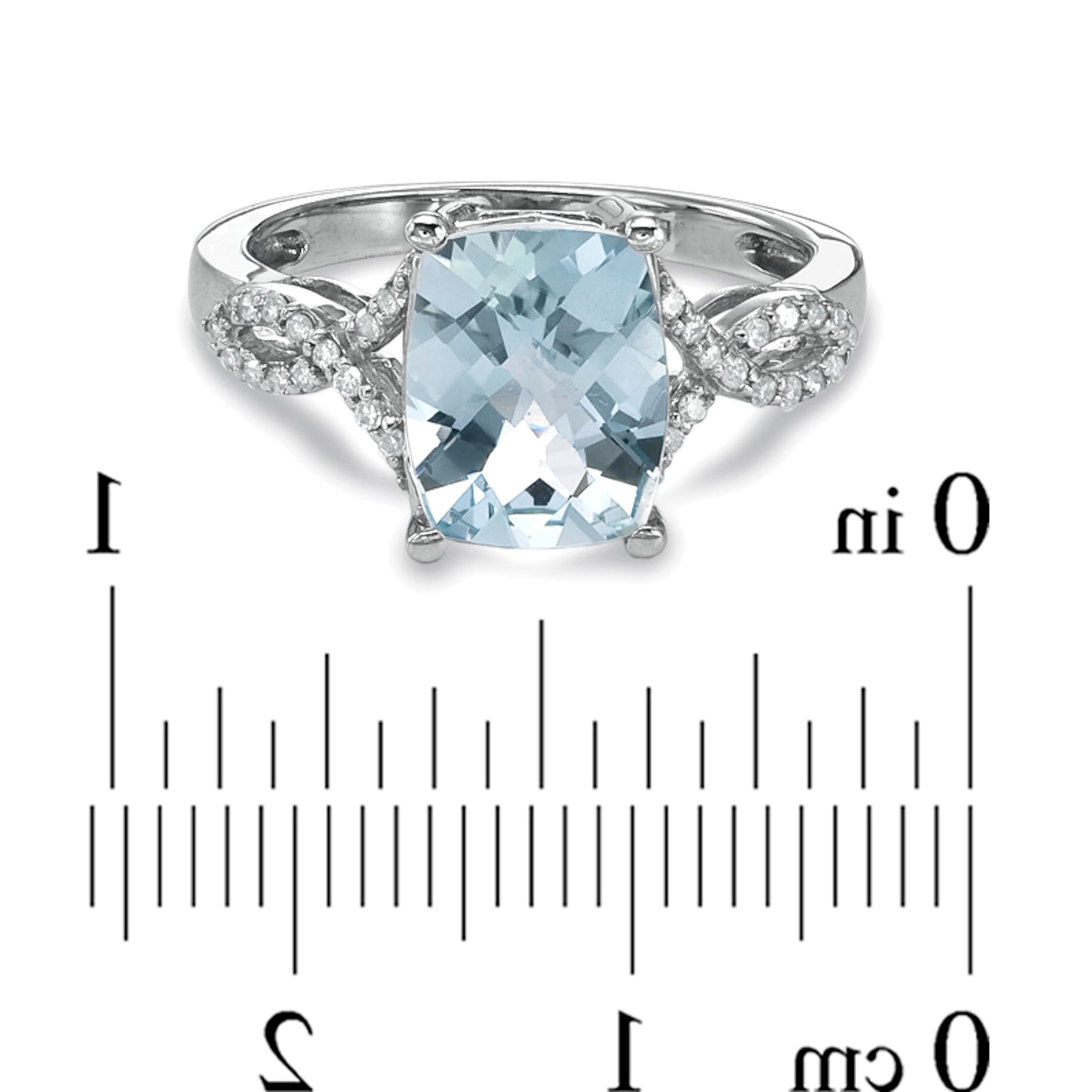 Ring mit Aquamarin im Kissenschliff und Diamantbesatz in 10K Weißgold