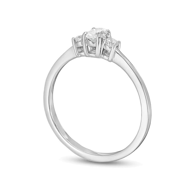 0.5 ct. Gesamtgewicht Verlobungsring Dreistein mit Diamanten im Oval- und Rundschliff in 14K Weißgold
