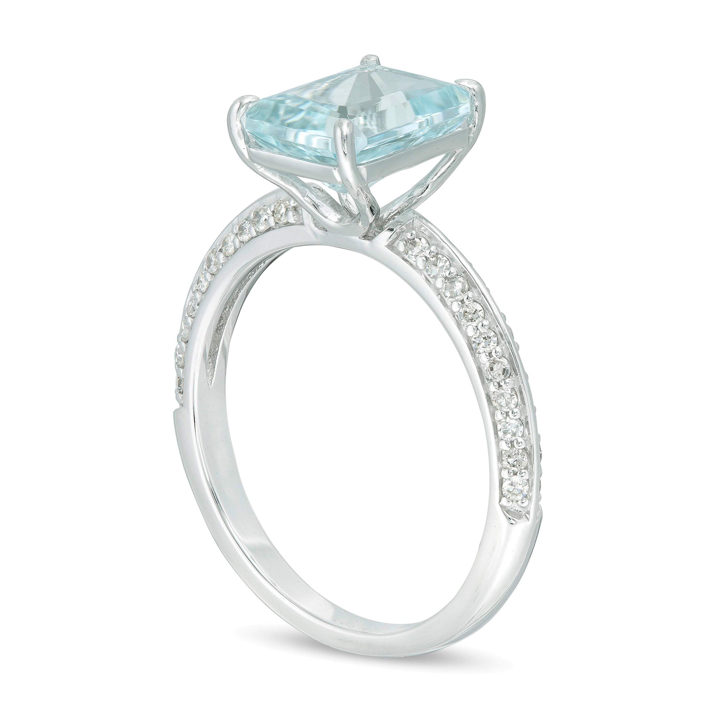 Ring mit Aquamarin im Smaragdschliff und 0,25 ct. Gesamtgewicht Diamanten in 14K Weißgold