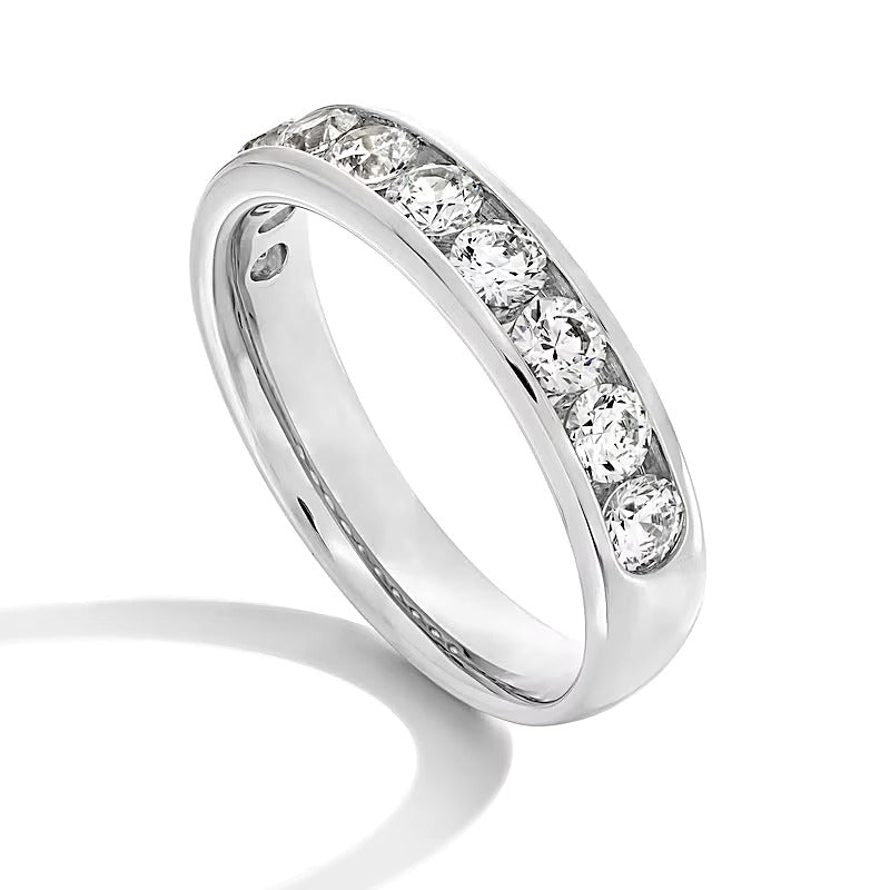 1,5 ct. Gesamtgewicht Ring mit Labordiamanten im Rundschliff, kanalgefasst, mit zehn Steinen in 10K Weißgold (F/VS2)