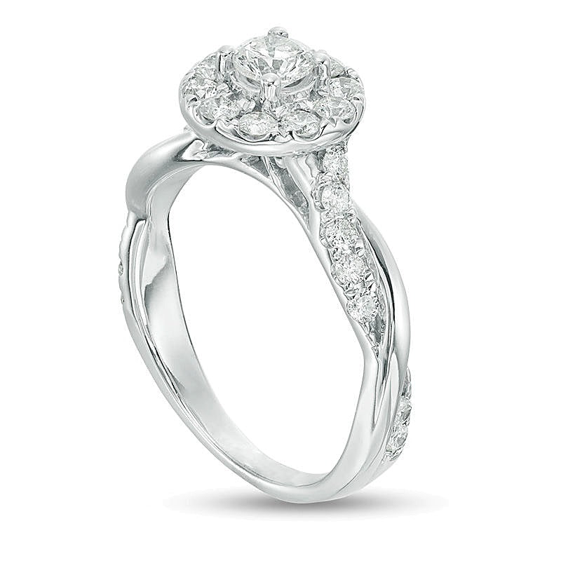 0.88 ct. Gesamtgewicht Diamant Halo Verlobungsring mit gedrehter Ringschiene in 10K Weißgold