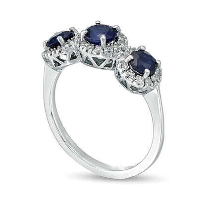 4,5mm blauer Saphir und 0,2 ct. Gesamtgewicht Diamant Dreistein-Ring in 14K Weißgold
