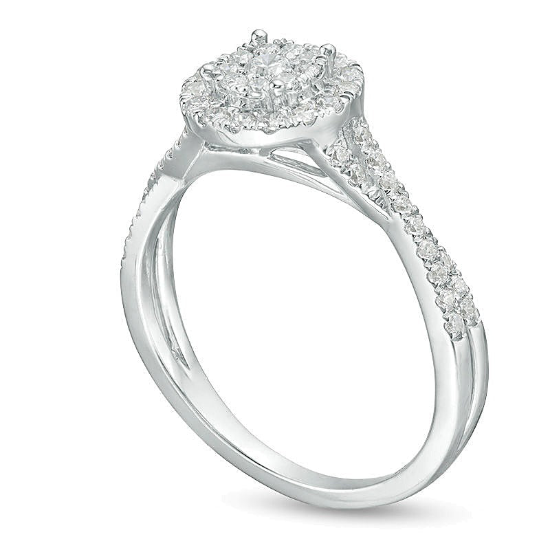 0.5 CT. Gesamtgewicht Diamant Verlobungsring mit doppeltem Halo und Crossover-Ringschiene in 10K Weißgold