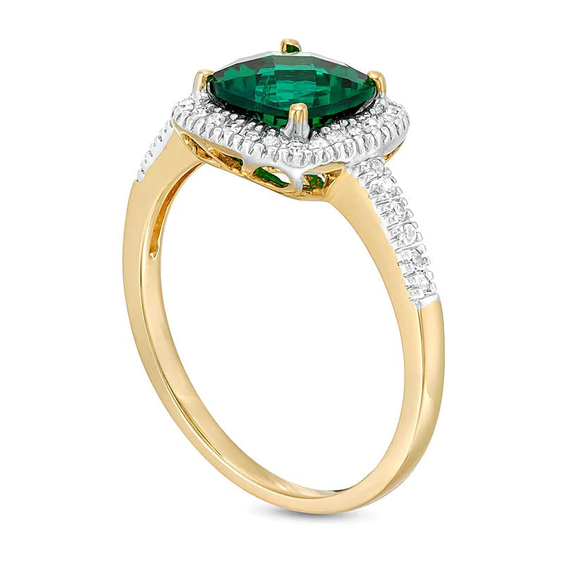 Fashion-Ring mit Smaragd im Kissenschliff (Labor, 7,0 mm) und 0,2 ct. Gesamtgewicht Diamanten in 10K Gelbgold