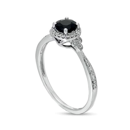 5.0mm schwarzer Saphir und 0.1 CT. TW Diamant Halo-Verlobungsring im Vintage-Stil mit dreiseitigem Besatz in 10K Weißgold