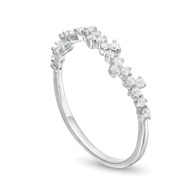 Memoire-Ring mit gestreuten Diamanten 0.25 ct. Gesamtgewicht in 10K Weißgold