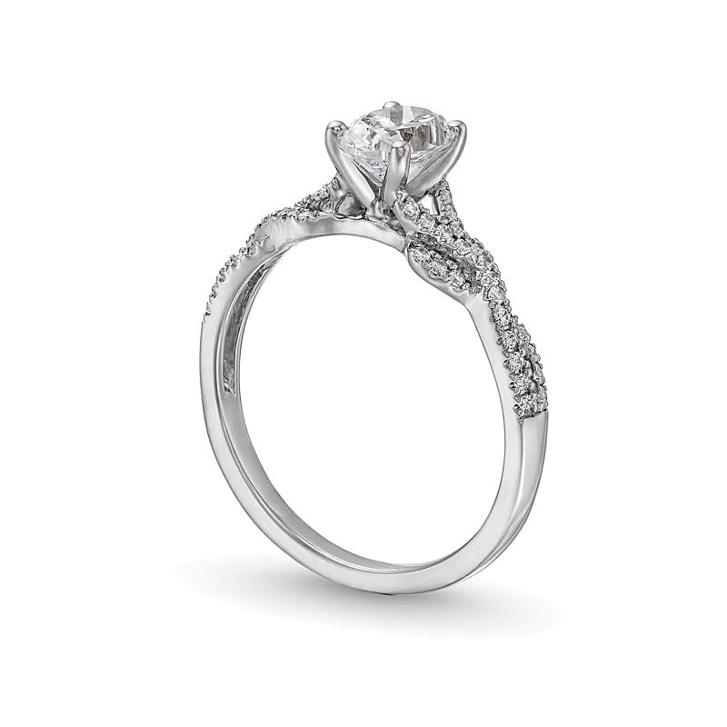 0,75 ct. Gesamtgewicht Verlobungsring Solitär mit seitlichem Besatz mit ovalem Diamant in 14K Weißgold