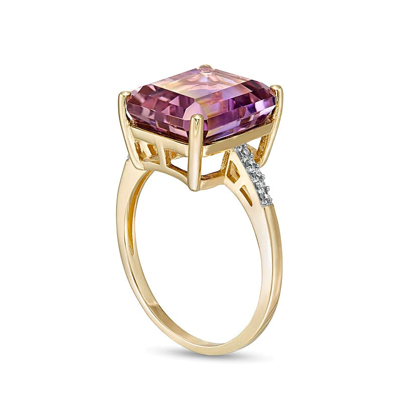 Ring mit Ametrin im Smaragdschliff und 0,05 ct. Gesamtgewicht Diamanten in 10K Gelbgold