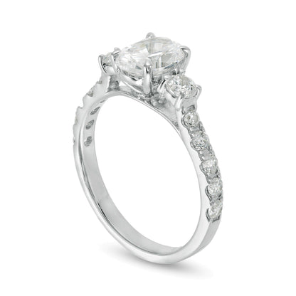 1,75 ct. Gesamtgewicht Dreistein-Verlobungsring mit Diamanten in Oval und rund in 14K Weißgold