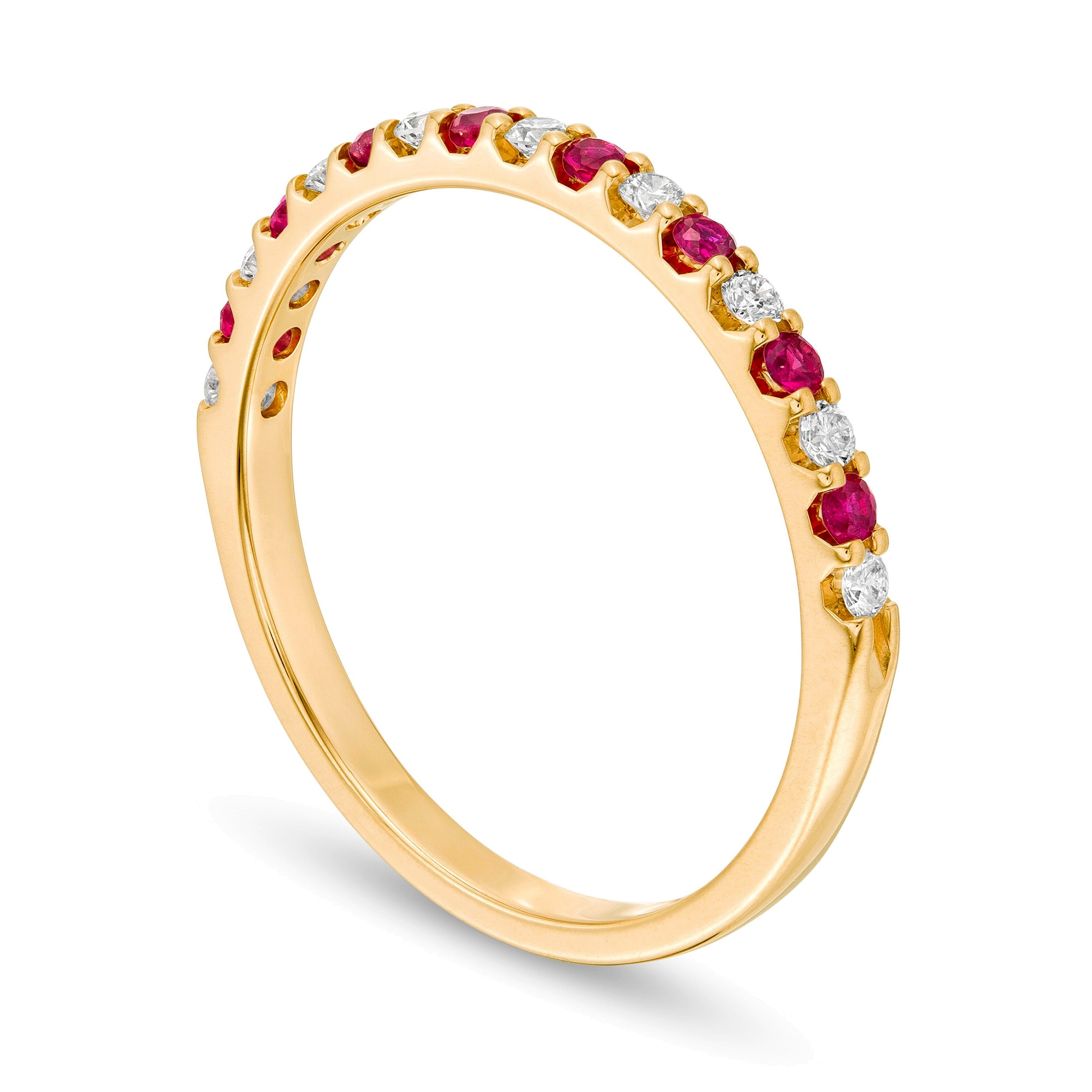 Ring mit Rubin und 0,13 ct. Gesamtgewicht Diamanten in 14K Gelbgold