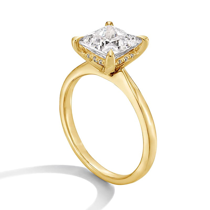 2,5 ct. Gesamtgewicht Solitär-Verlobungsring mit Labordiamant im Princess-Schliff und verstecktem Halo in 14K Gelbgold (F/VS2)