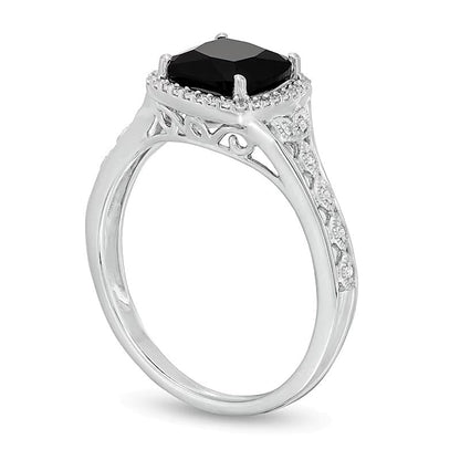 Ring mit schwarzem Saphir im Kissenschliff 7,0 mm und Diamanten 0,1 ct. Gesamtgewicht im Halo, 10K Weißgold