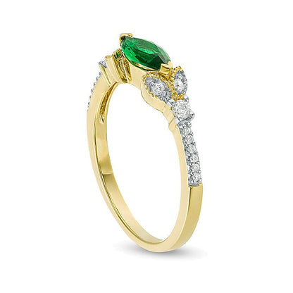 Solitär mit seitlichem Besatz mit Marquise-Labor-Smaragd und 0,1 ct. Gesamtgewicht Diamanten in 10K Gelbgold für Damen