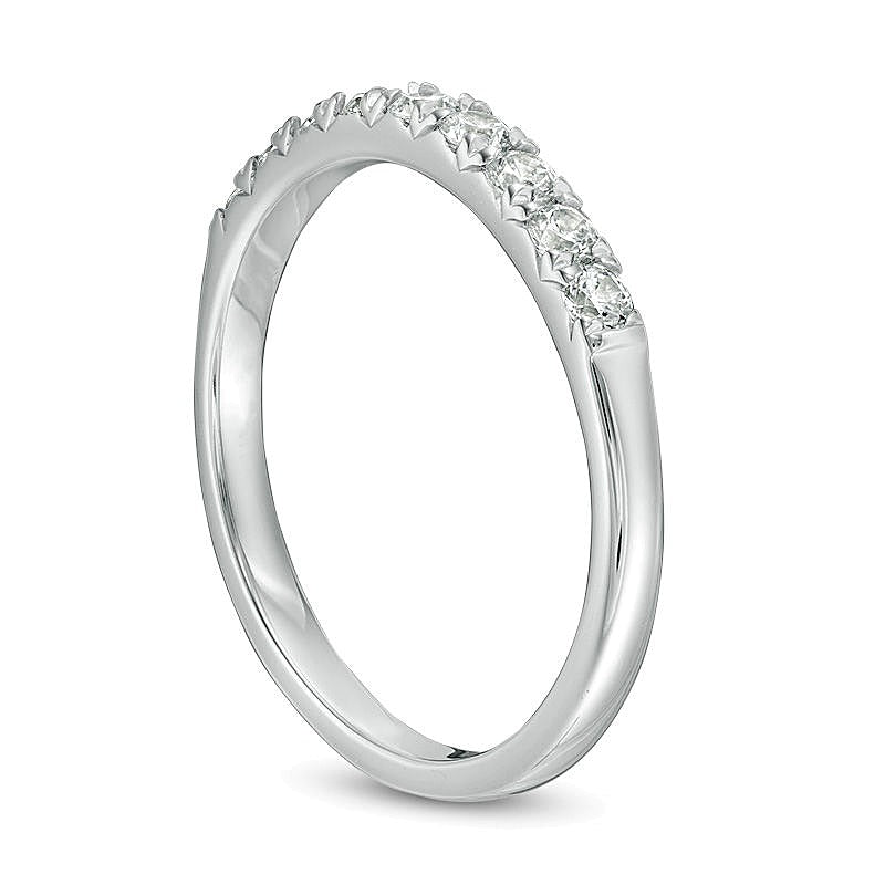 Memoire-Ring mit 0,38 ct. Gesamtgewicht und neun weißen Diamanten im Rundschliff in 10K Weißgold