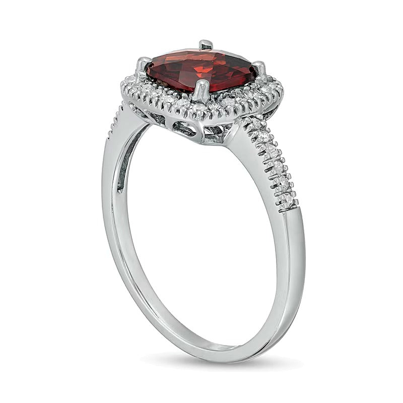 7,0 mm Ring mit Granat im Kissenschliff und 0,2 ct. Gesamtgewicht Diamanten im Halo-Design in 10K Weißgold