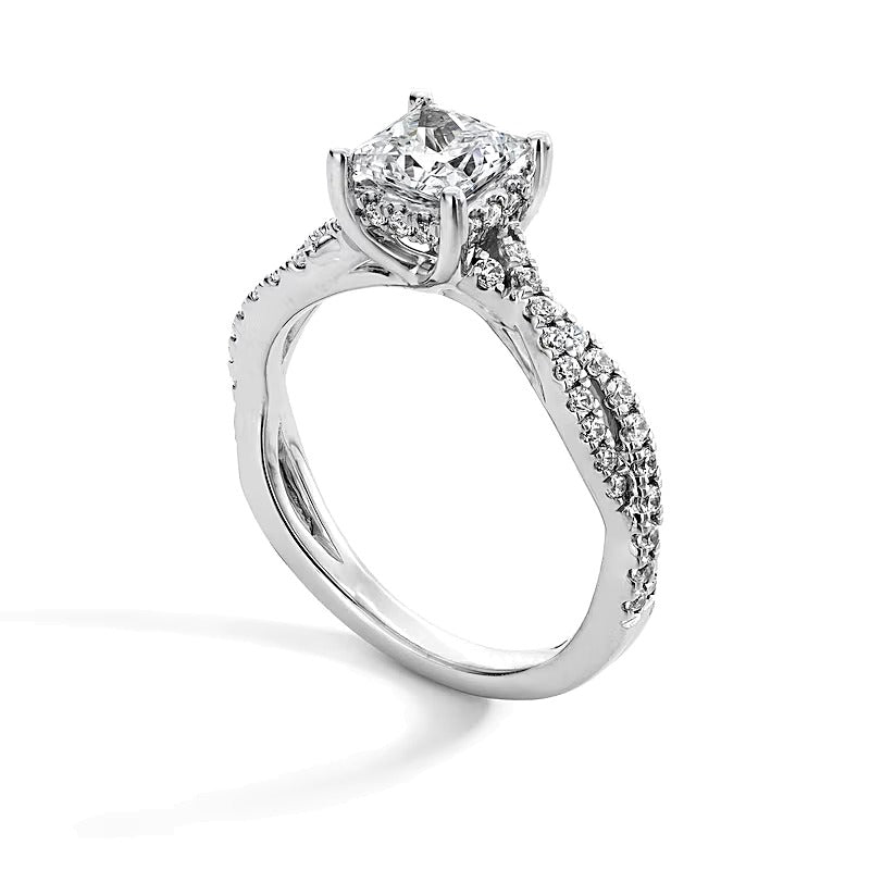1,38 ct. Gesamtgewicht Verlobungsring im Princess-Schliff mit Labordiamanten und Twist-Split-Shank aus Platin (I/SI2)