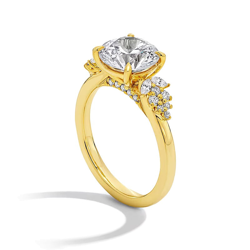 3.33 CT. Gesamtgewicht Labordiamant Solitär mit seitlichem Besatz in 14K Gelbgold (F/VS2)