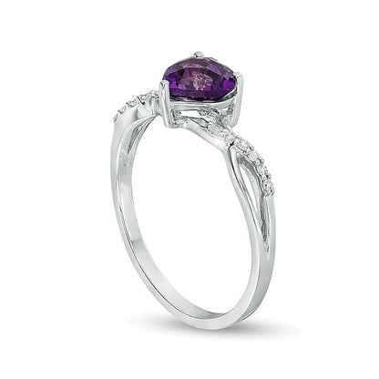 Ring mit herzförmigem Amethyst 6,0 mm und Diamanten 0,05 ct. Gesamtgewicht mit gedrehter Ringschiene in 10K Weißgold