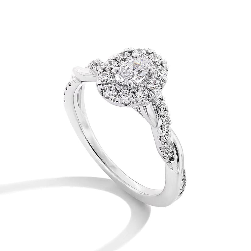 Verlobungsring 0,75 ct. Gesamtgewicht mit ovalem Diamant und Halo, gedrehte Ringschiene, in 14K Weißgold