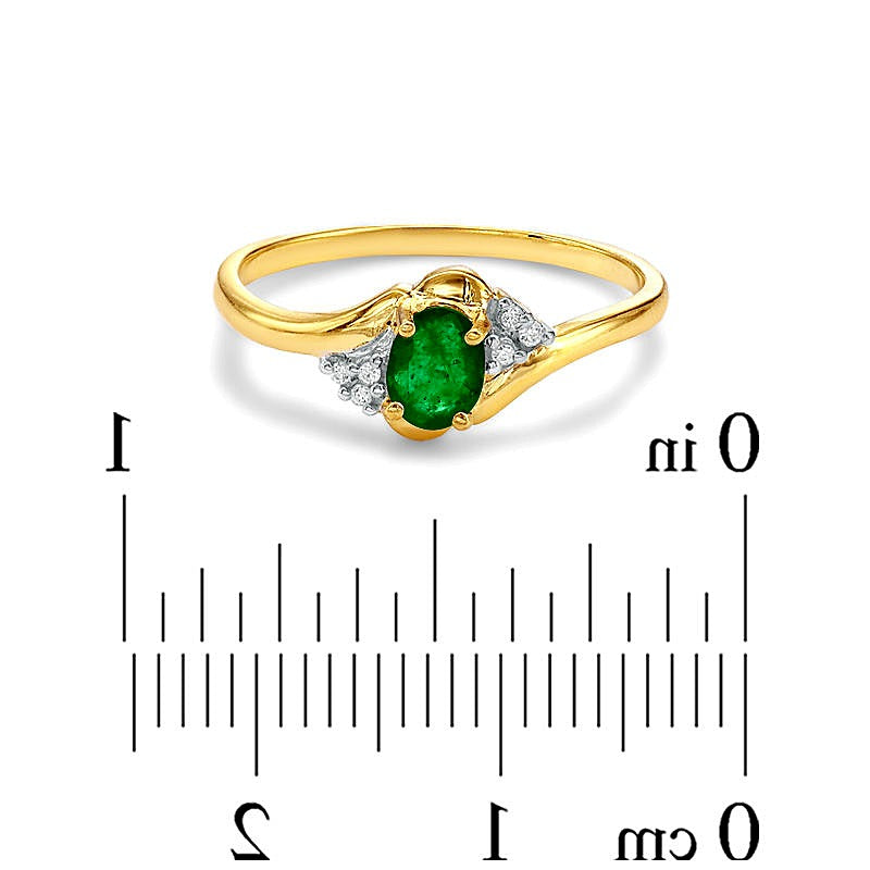 Fashion-Ring mit ovalem Smaragd und Diamant-Besatz in 10K Gelbgold