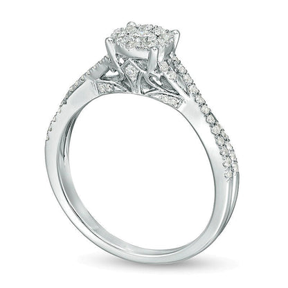 0.5 ct. Gesamtgewicht Verlobungsring mit Halo und Crossover-Schiene aus 10K Weißgold