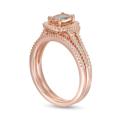Braut-Set mit ovalem Morganit und 0,33 ct. Gesamtgewicht Diamanten im Kissenschliff-Rahmen und geteilter Ringschiene in 10K Roségold