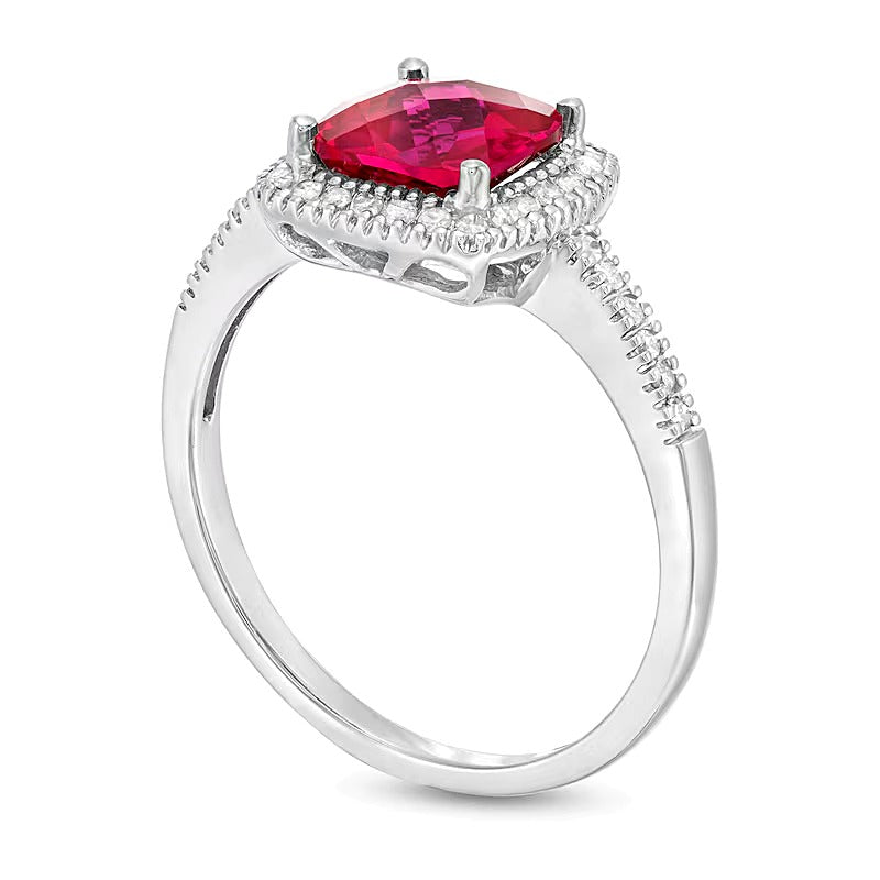Fashion-Ring mit Labor-Rubin im Kissenschliff 7,0mm und Diamanten 0,2 ct. Gesamtgewicht in 10K Weißgold