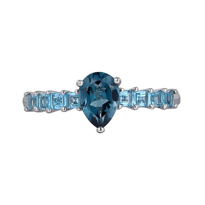 Ring mit tropfenförmigem London Blue Topaz und Swiss Blue Topaz im Princess-Schliff in 10K Weißgold