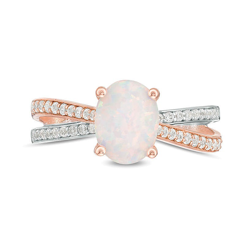 Solitär mit seitlichem Besatz mit ovalem Opal und 0.25 ct. Gesamtgewicht Diamanten in Sterlingsilber