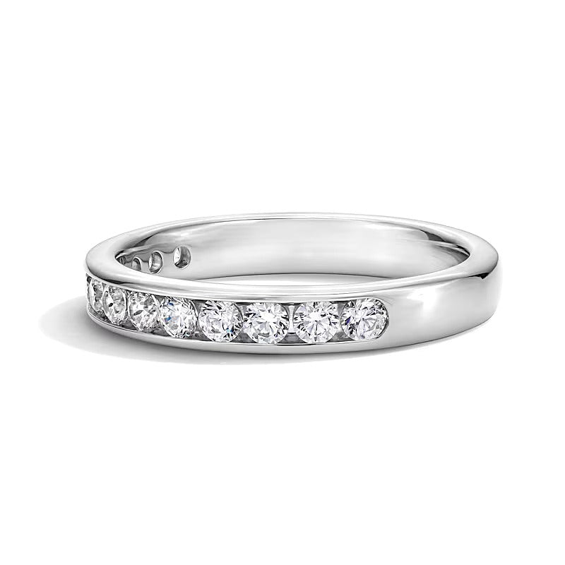 0,75 ct. Gesamtgewicht Labordiamant Memoire-Ring kanalgefasst in 10K Weißgold (F/VS2)