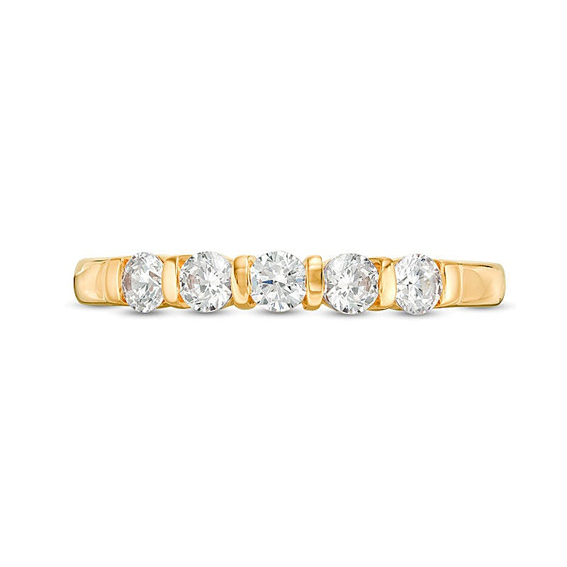 Memoire-Ring mit 0.5 ct. Gesamtgewicht weißen Diamanten im Rundschliff und vertikalem Steg in 10K Gelbgold