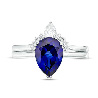Braut-Set mit tropfenförmigem, im Labor gezüchtetem blauem Saphir, weißem Topas und 0,05 ct. Gesamtgewicht Diamant im Krone-Design in 10K Weißgold