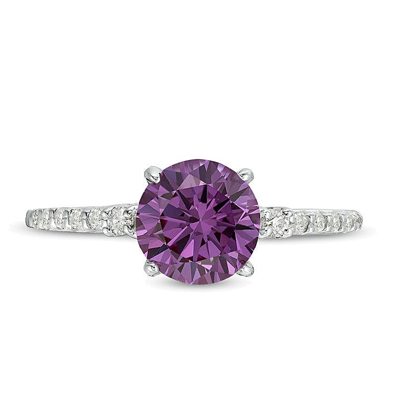 7,0mm Alexandrit und 0,13 ct. Gesamtgewicht Diamant Solitär mit seitlichem Besatz in 10K Weißgold