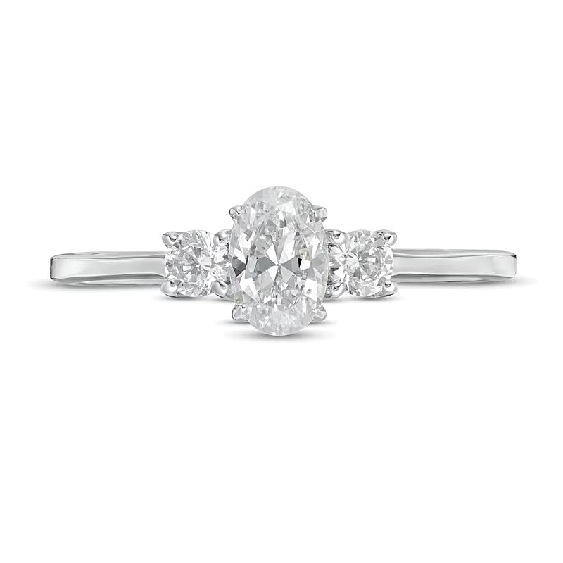0,63 ct. Gesamtgewicht Dreistein-Verlobungsring mit Diamanten in Oval und rund in 14K Weißgold
