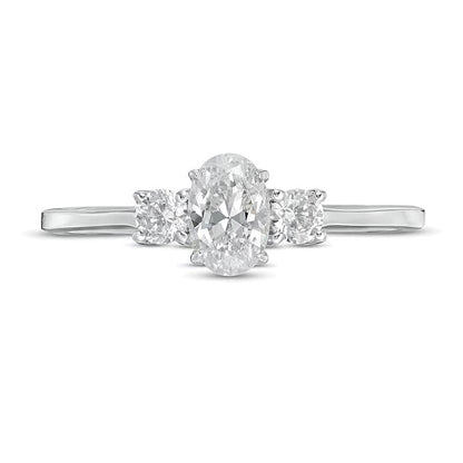 0,63 ct. Gesamtgewicht Dreistein-Verlobungsring mit Diamanten in Oval und rund in 14K Weißgold