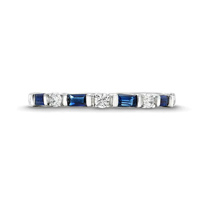 Ring mit blauen Saphiren im Baguette-Schliff und Diamanten (0,17 ct. Gesamtgewicht) im Wechsel in 10K Weißgold