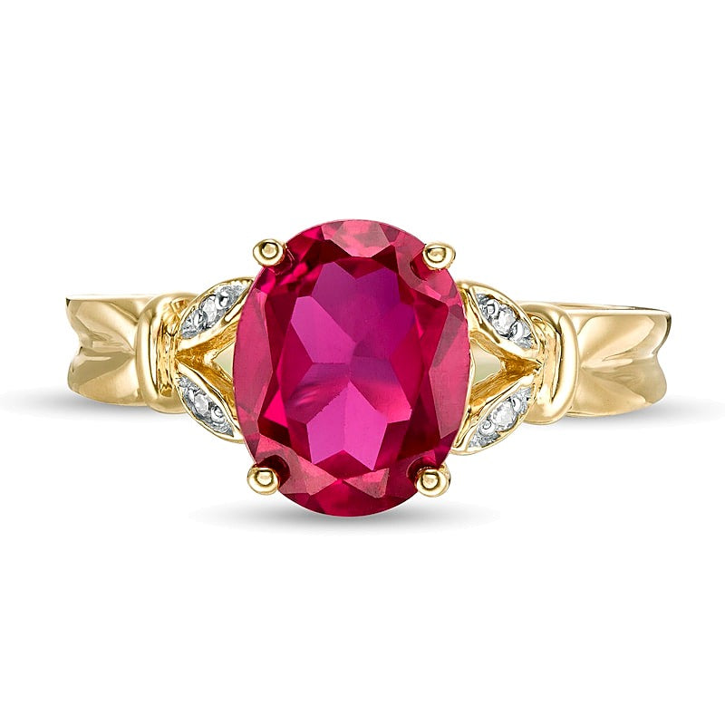 Fashion Ring mit ovalem Labor-Rubin und Diamant-Besatz in Blattoptik und geteilter Schiene in 10K Gelbgold