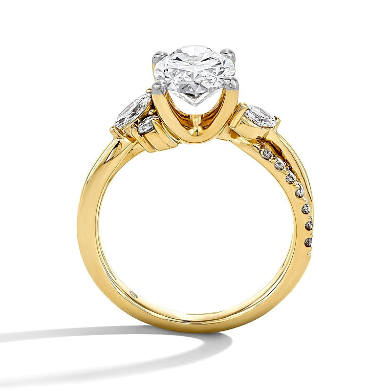 2.38 CT. Gesamtgewicht Solitär mit seitlichem Besatz mit ovalem Labordiamant in 14K Gelbgold (F/VS2)