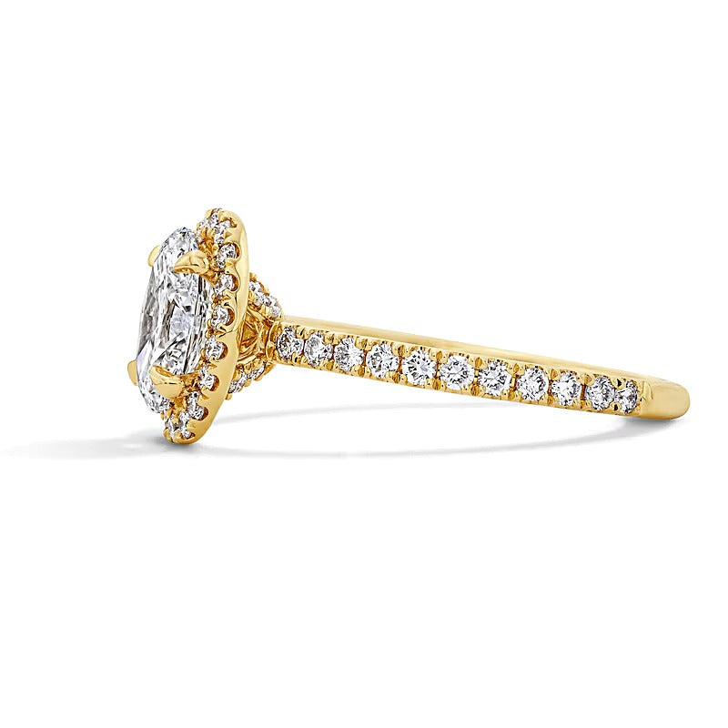 Halo-Verlobungsring mit ovalem Labordiamant 1.5 ct. Gesamtgewicht in 18K Gelbgold (D/IF)