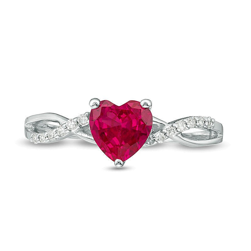 6,0mm herzförmiger Labor-Rubin und 0,05 ct. Gesamtgewicht Diamant Ring mit gedrehter Schiene in 10K Weißgold