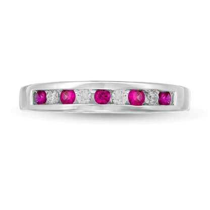Ring mit Rubin und Diamant 0,13 ct. Gesamtgewicht, kanalgefasst und alternierend, in 14K Weißgold