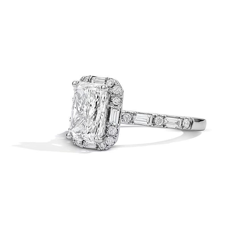2.63 CT. Gesamtgewicht Verlobungsring mit Labordiamanten im Radiant- und Baguette-Schliff in 14K Weißgold, Halo (F/VS2)