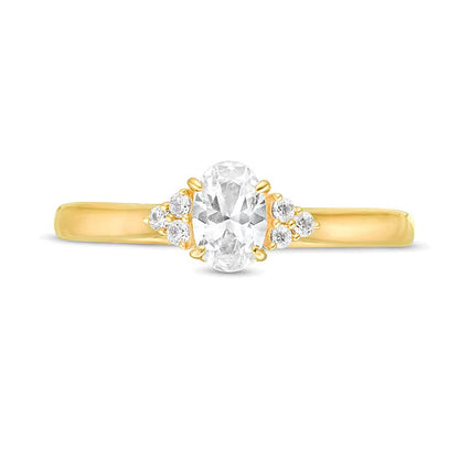 0.63 ct. Gesamtgewicht Verlobungsring mit ovalem Diamant und seitlichem Besatz in 14K Gelbgold