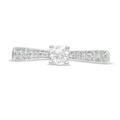 0,33 ct. Gesamtgewicht Diamant-Verlobungsring mit sich verjüngender Ringschiene in 10K Weißgold