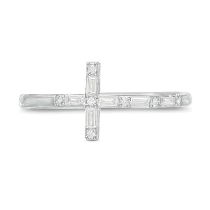 0,17 ct. Gesamtgewicht Ring mit Diamanten im Baguette- und Rundschliff, seitliches Kreuz, aus 10K Weißgold