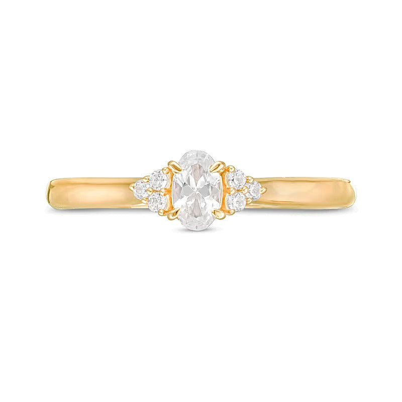 Verlobungsring Solitär mit seitlichem Besatz 0.38 ct. Gesamtgewicht mit ovalen und runden Diamanten in 10K Gelbgold