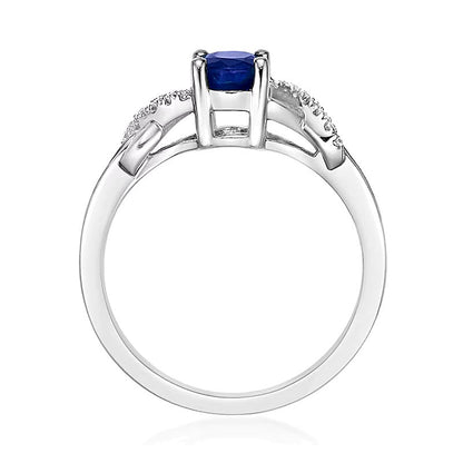 Ring mit ovalem blauem Saphir und 0,17 ct. Gesamtgewicht Diamanten, Solitär mit seitlichem Besatz, in 10K Weißgold